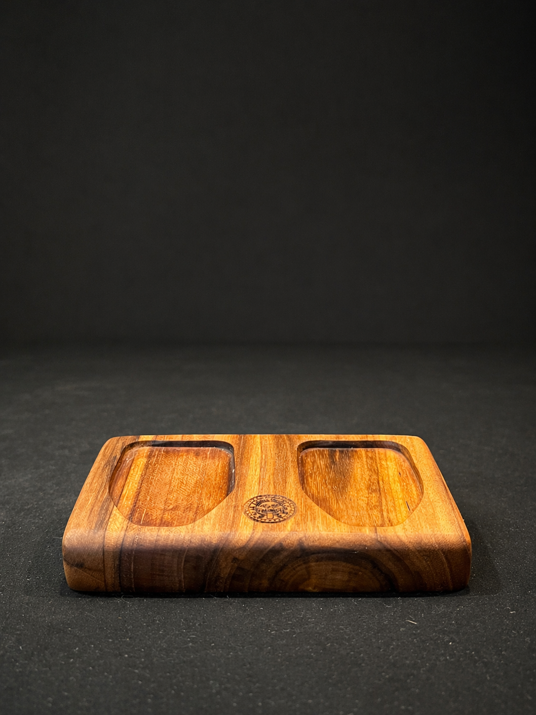 Base en Madera para Salero & Pimentero de Calavera
