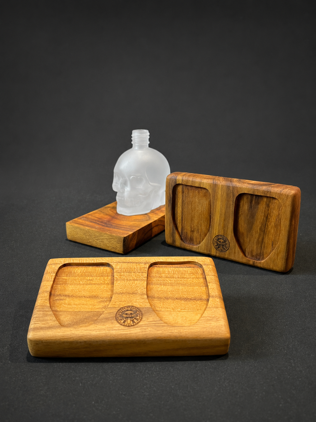 Base en Madera para Salero & Pimentero de Calavera